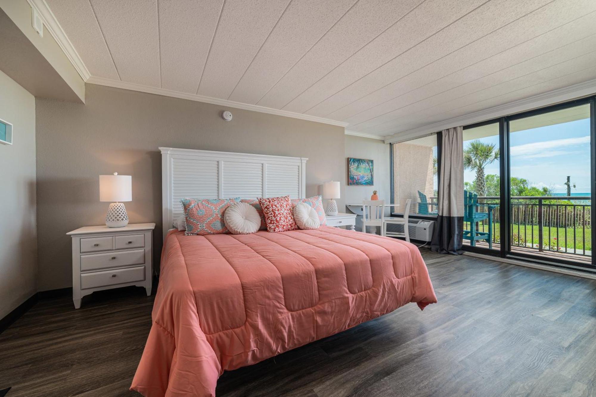 Ground Floor Ocean Front Studio - Caravelle Resort 124 Myrtle Beach Dış mekan fotoğraf