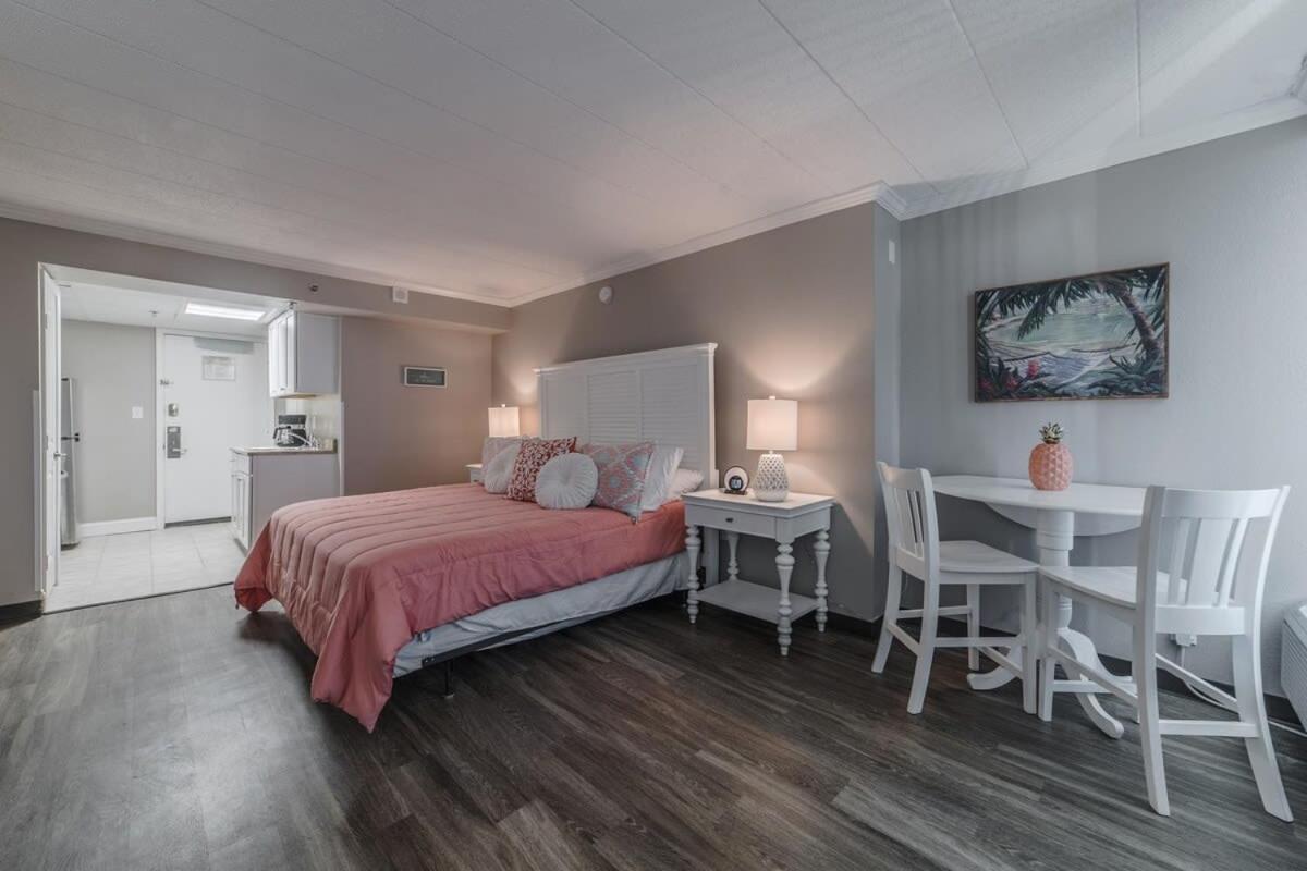 Ground Floor Ocean Front Studio - Caravelle Resort 124 Myrtle Beach Dış mekan fotoğraf